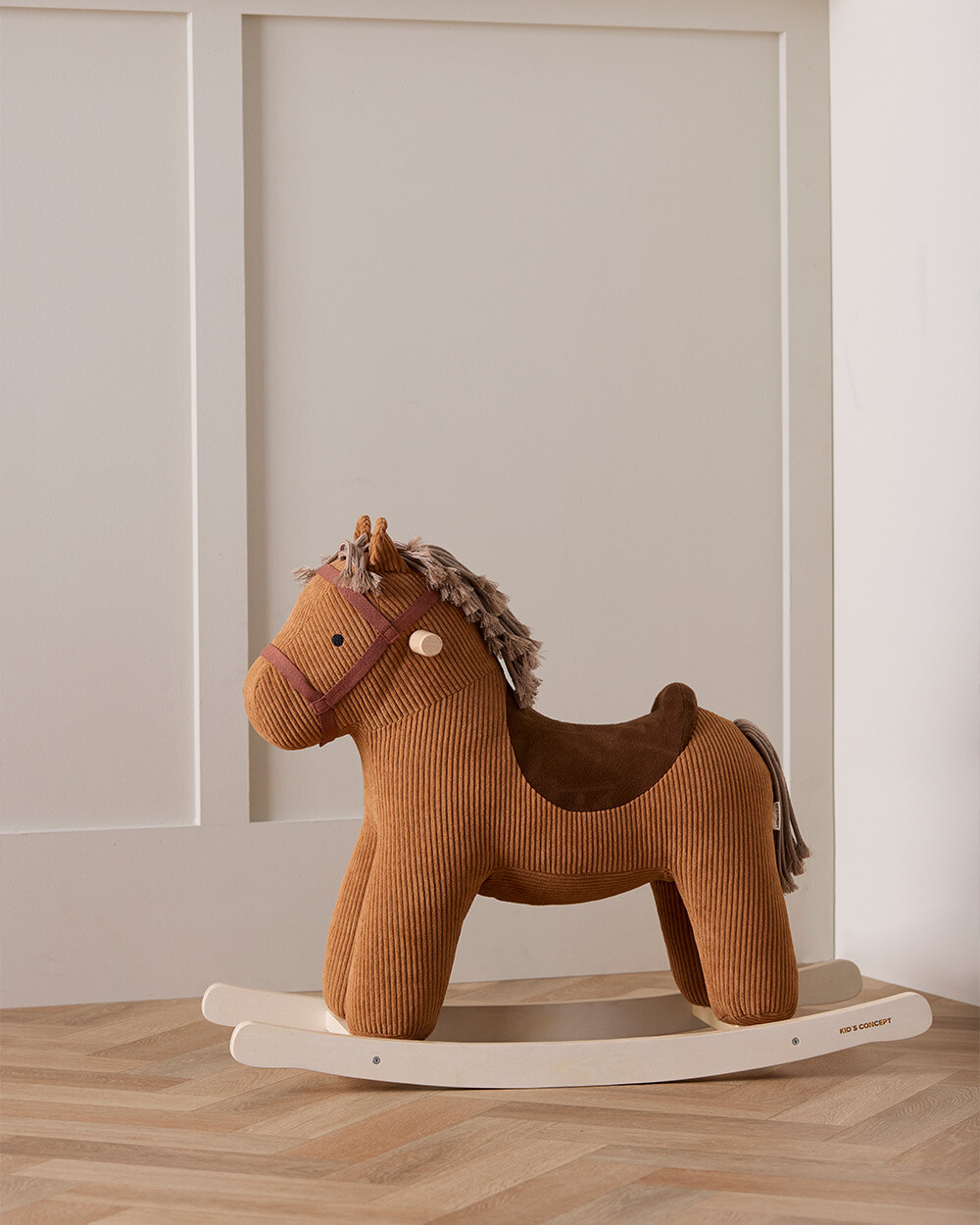découvrez l'âge idéal pour offrir un cheval à bascule en bois, un cadeau classique qui ravira les tout-petits tout en développant leur motricité et leur imagination.