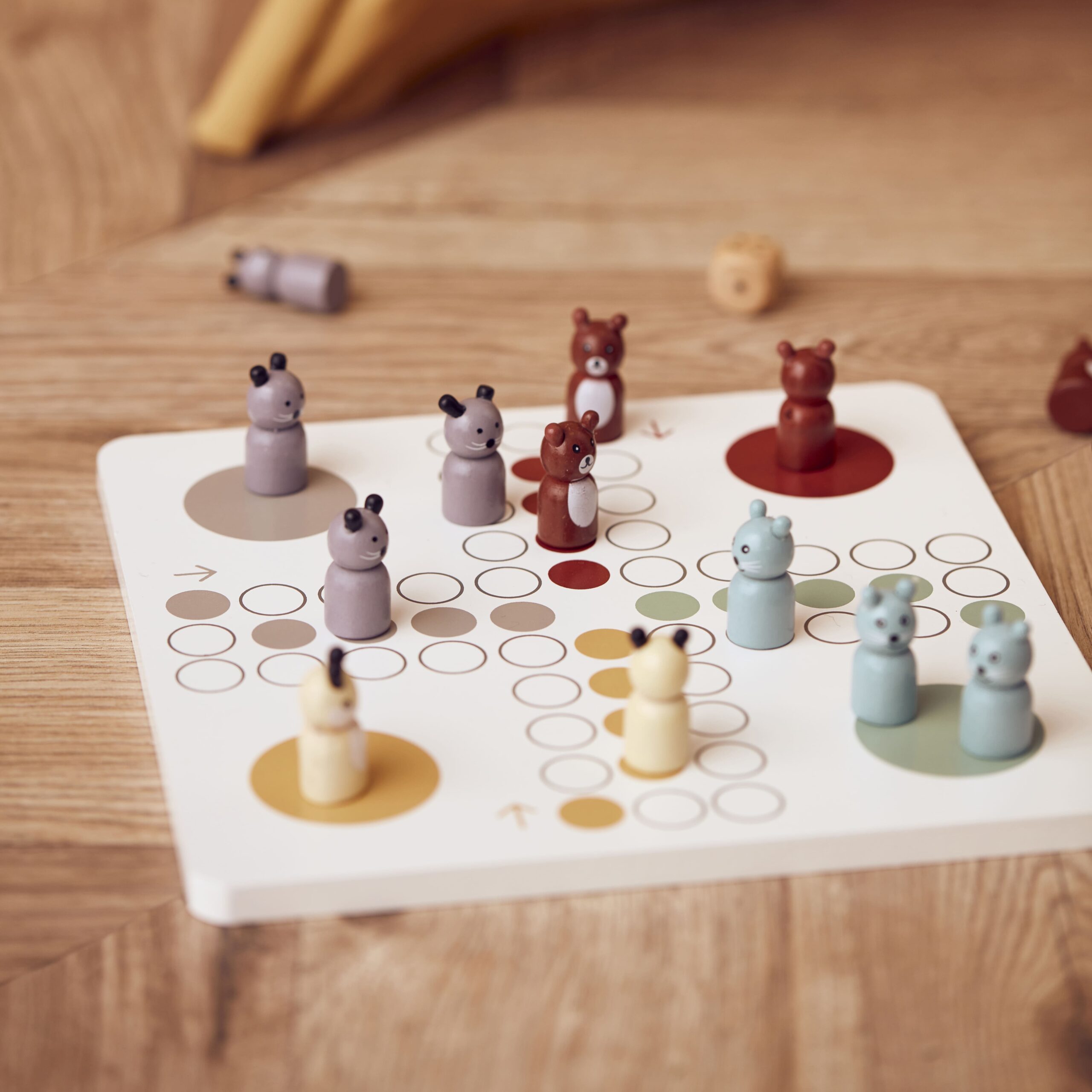 découvrez les bienfaits du jeu de petits chevaux en bois pour toute la famille : moments de convivialité, développement de la patience et stimulation de la stratégie.