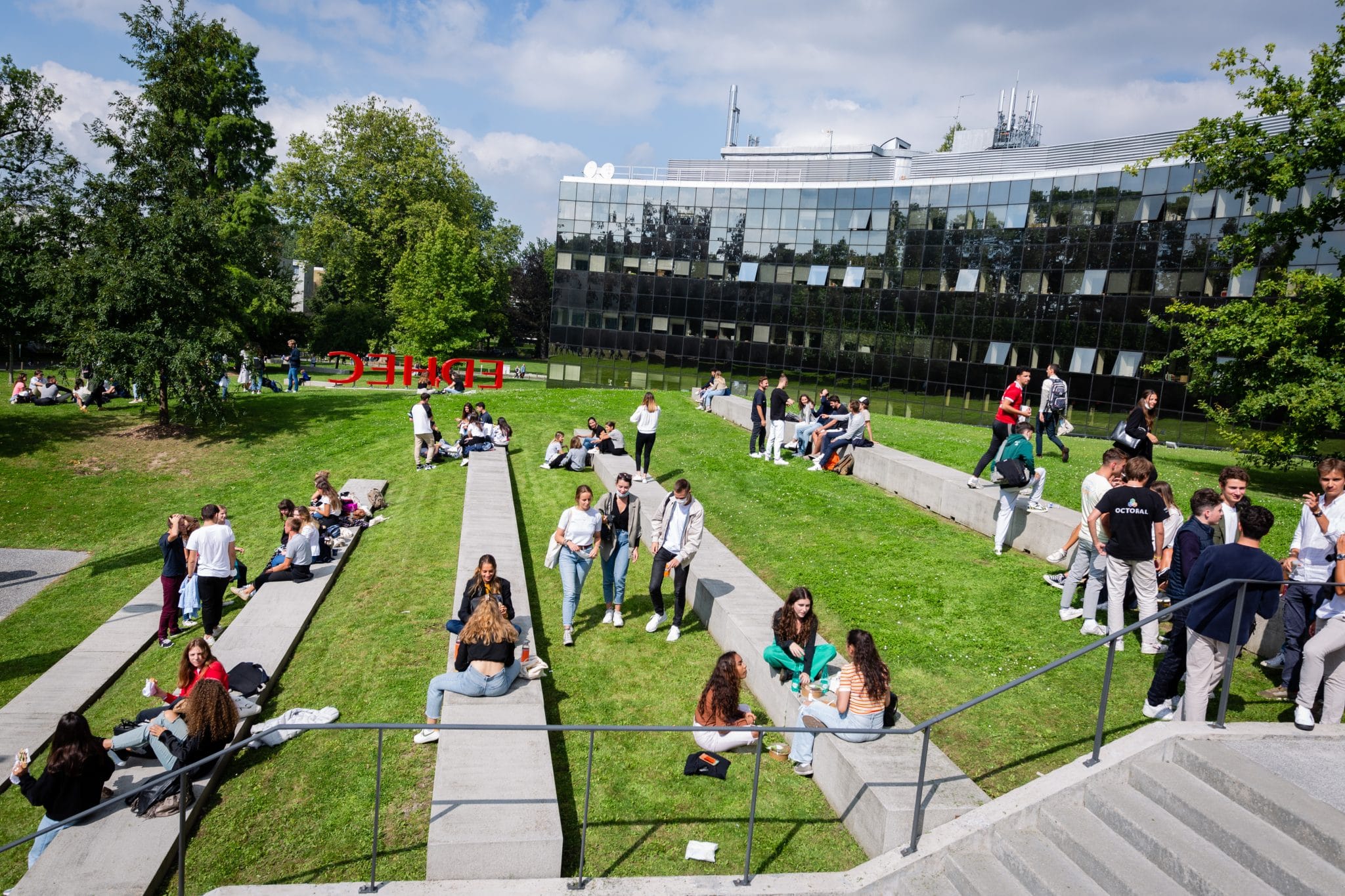 découvrez le guide complet my edhec, votre ressource incontournable pour tout savoir sur la vie étudiante, les cours, les événements et les services de l'edhec.