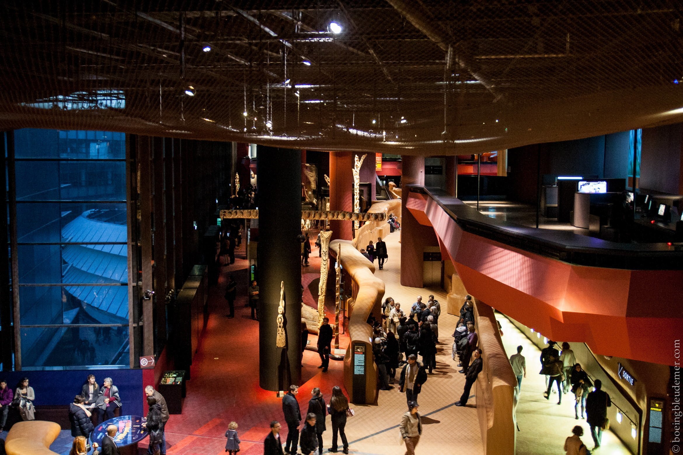 découvrez le musée du quai branly à paris, consacré aux arts et civilisations d'ailleurs, offrant une immersion unique dans les cultures du monde à travers des collections exceptionnelles.