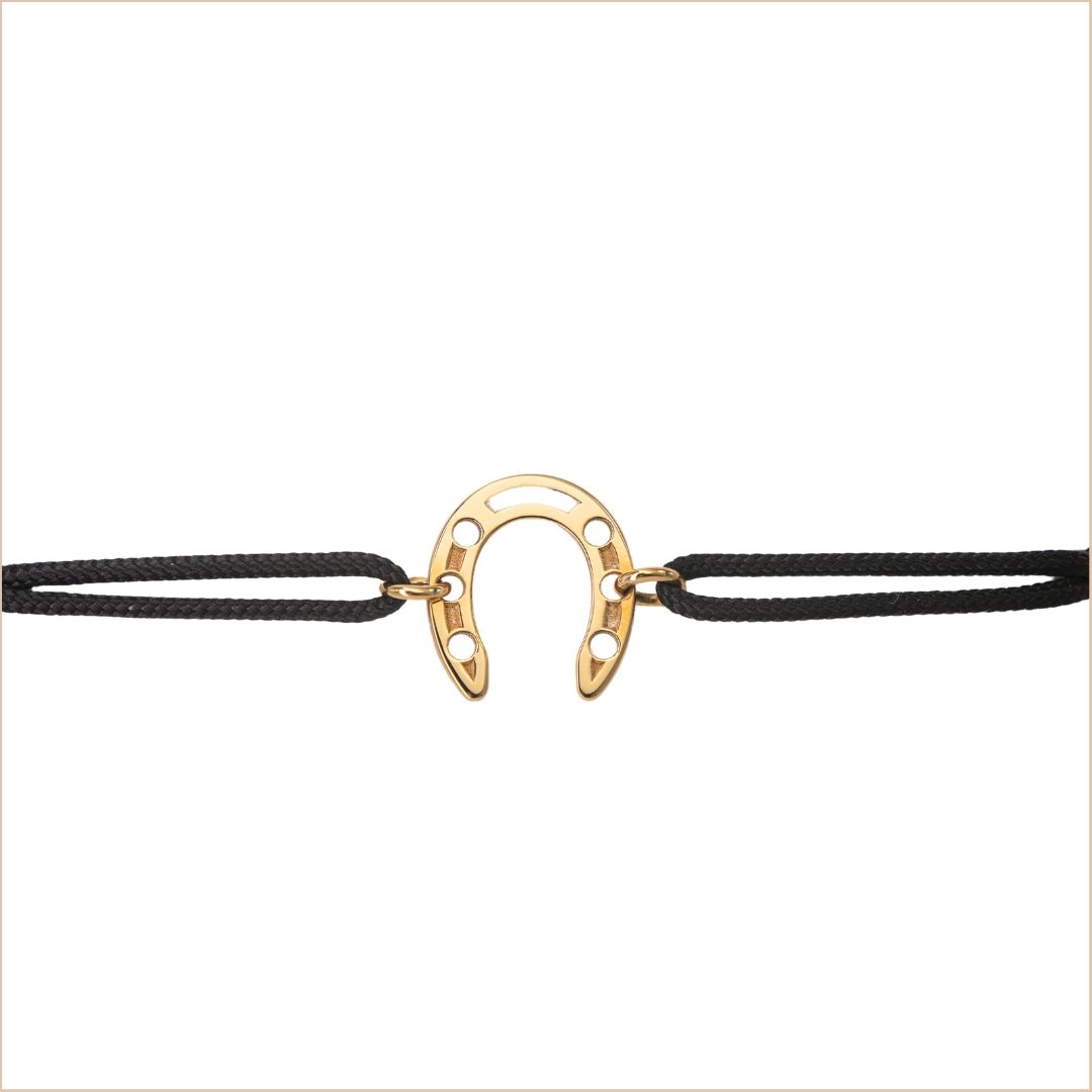 découvrez l'histoire fascinante et la signification des bracelets fer à cheval, un symbole de chance et de protection à travers les âges.