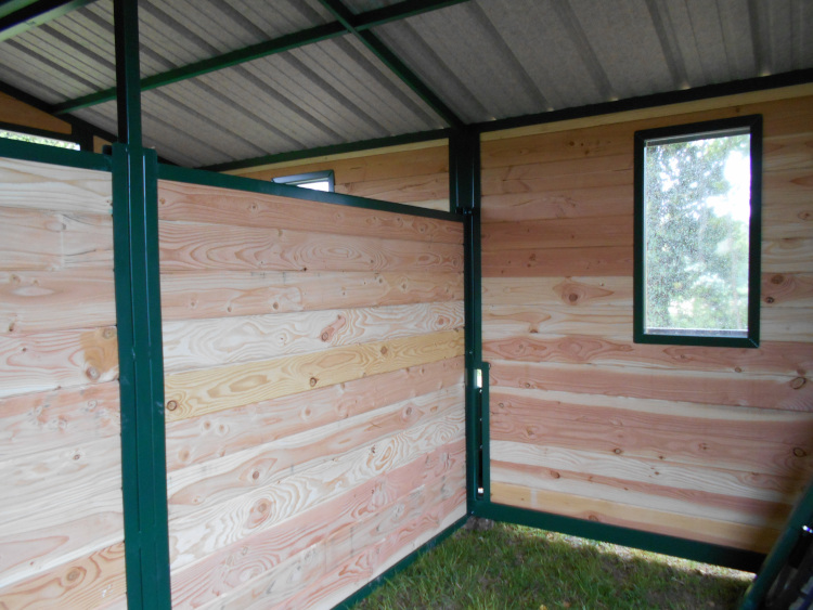 découvrez comment trouver un box pour chevaux pas cher grâce à nos conseils pratiques et offres exclusives. trouvez facilement un hébergement adapté à petit prix pour votre cheval.