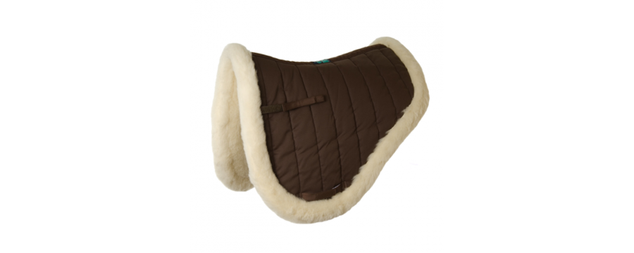 découvrez comment choisir le tapis idéal pour votre cheval d'endurance, alliant confort, performance et protection lors de longues distances.