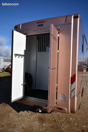 découvrez comment choisir le camion vl chevaux d'occasion adapté à vos besoins pour transporter vos chevaux en toute sécurité et confort.